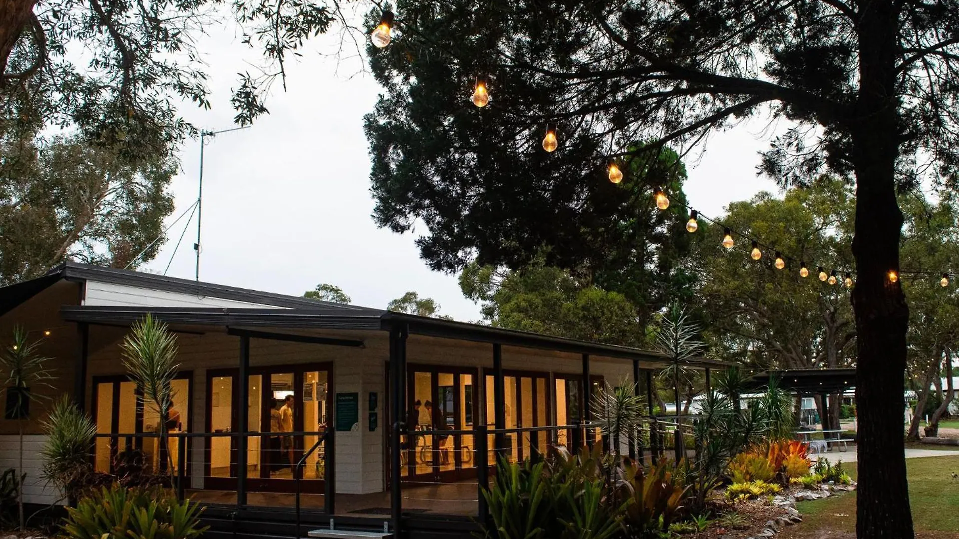 ***  Big4 Breeze Holiday Parks - Rainbow Beach Australia