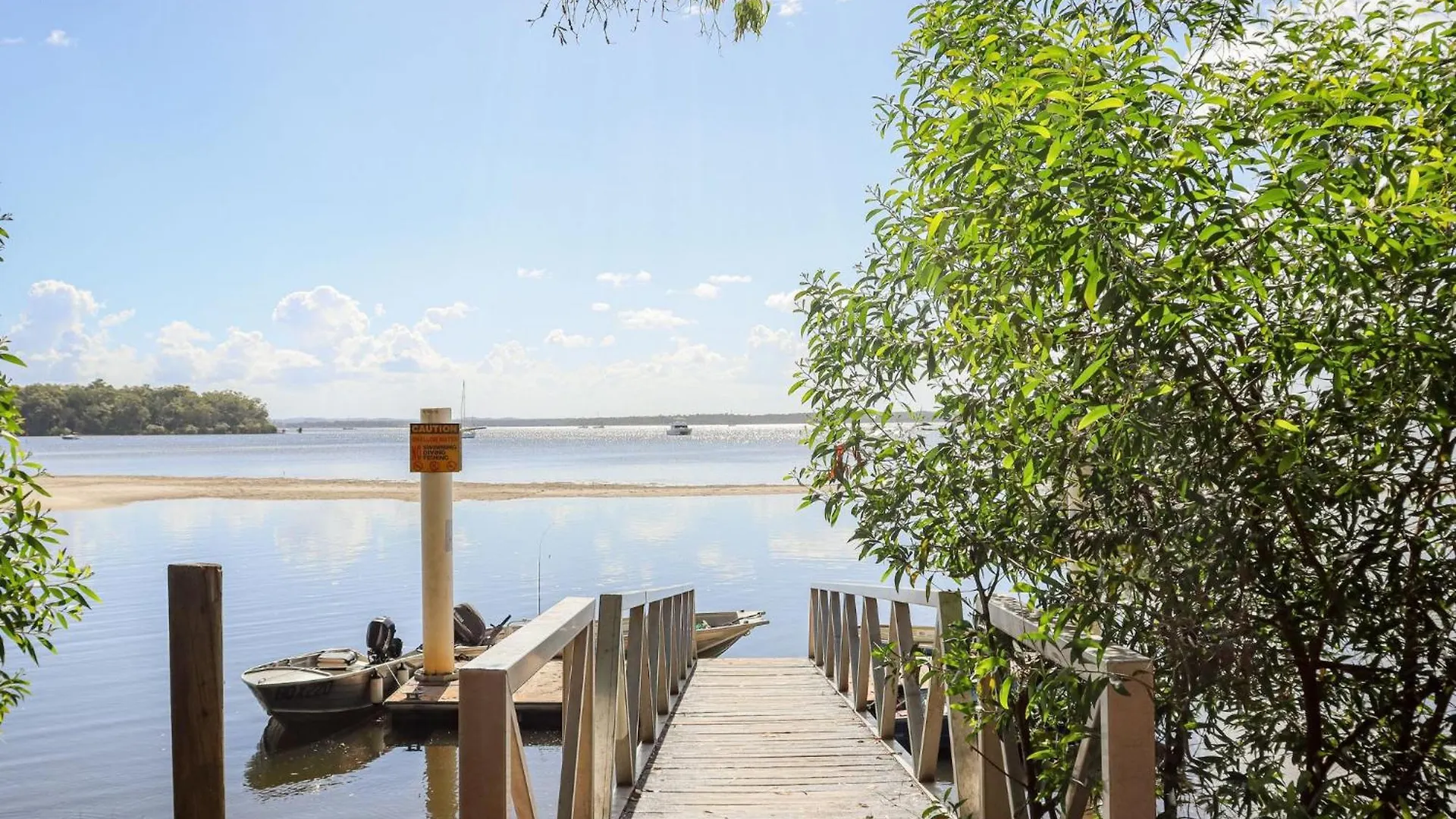 Big4 Breeze Holiday Parks - Rainbow Beach 3*,  Austrália